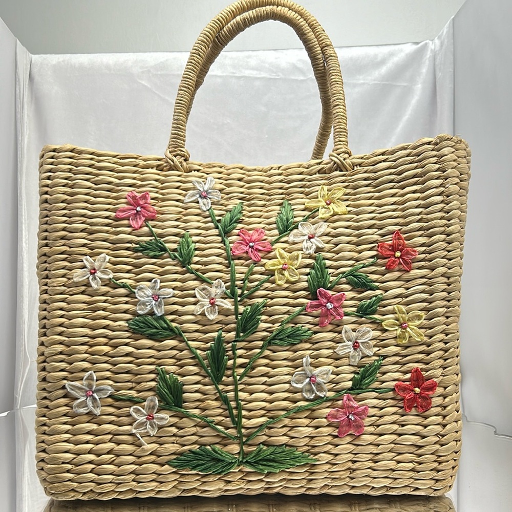 Straw hand bag